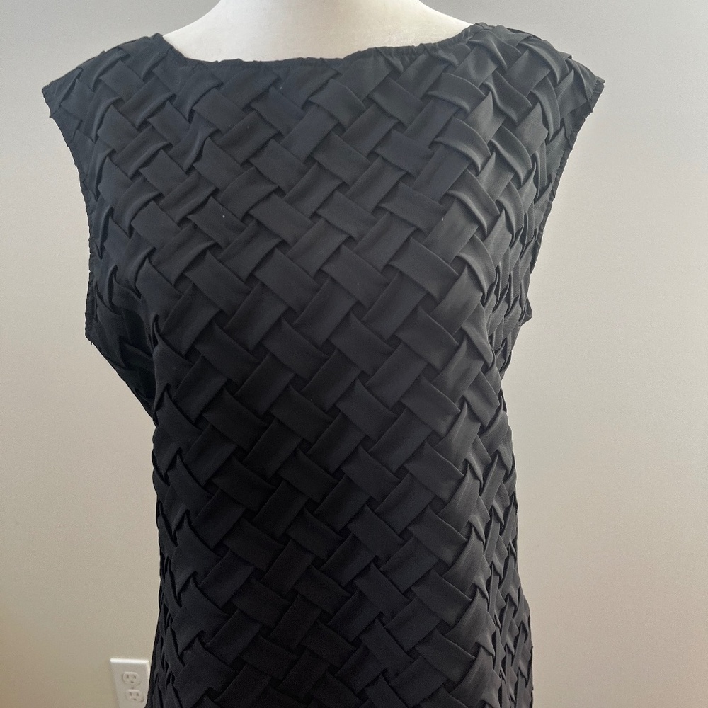 Lovely black textured shell by Joseph Ribkoff